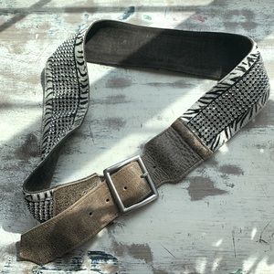 Belt genuine leather and zebra heir and rhinestones over the zebra hair